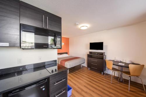 ห้องครัว, Motel 6 Cranbrook, BC in เครนบรูก (BC)