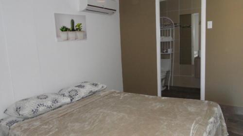 One-Bedroom House image 7