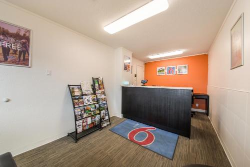 ทัศนียภาพภายนอกโรงแรม, Motel 6 Cranbrook, BC in เครนบรูก (BC)