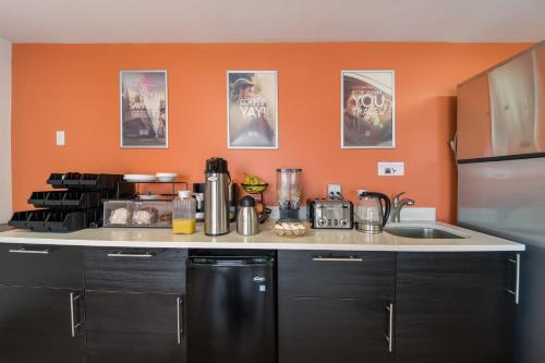 ทัศนียภาพภายนอกโรงแรม, Motel 6 Cranbrook, BC in เครนบรูก (BC)