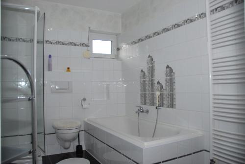 Bathroom, Haus Kolsch in Vinningen