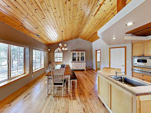 New Listing! Custom Lakeside Haven With Water Views Home - image 5