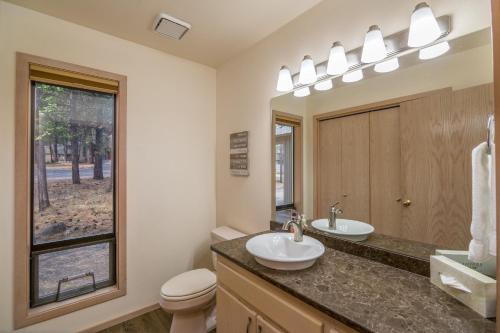 Conifer 6-Sunriver Vacation Rentals by Sunset Lodging - image 3