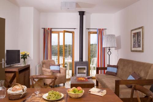 2 bedrooms, 5 beds