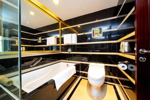 room detail thumbnail 2