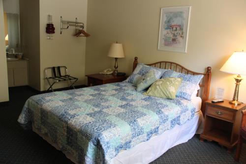 Schooner Bay Motor Inn