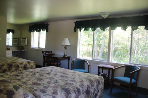 Schooner Bay Motor Inn