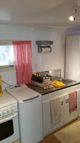 le bungalow au fond du jardin in Other