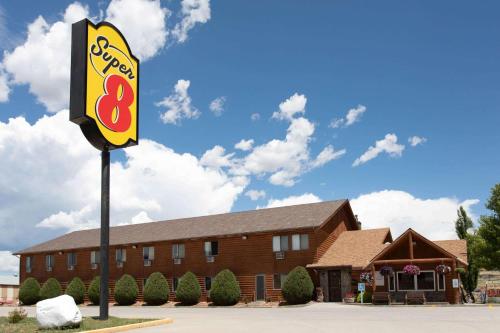 Super 8 by Wyndham Dubois - Accommodation