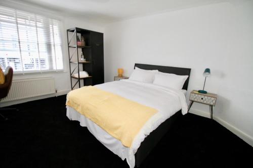 Chequers Inn in บอทเทิล