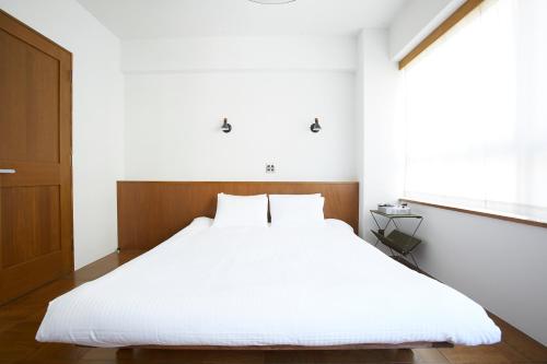 No Service Hotel – Tokyo, NY