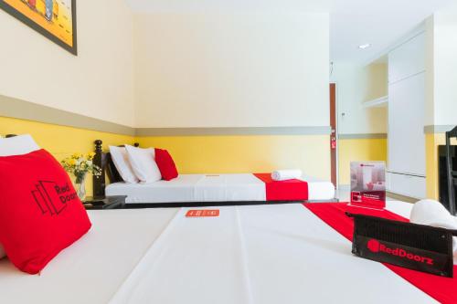 Twin Room image 10
