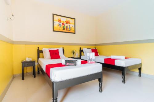Twin Room image 9