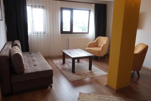Deluxe Family Suite image 6