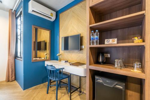 room detail thumbnail 1