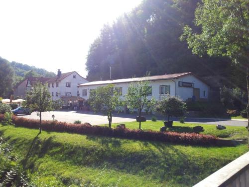 Landgasthof Zum Heiligenberg - Hotel - Sontra