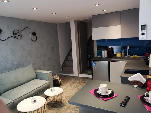  NEW RENOVATED Stylisch Studio in Corfu Town, Ferienwohnung in Korfu-Stadt