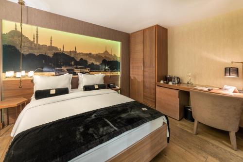 215422604 Hotel Saint Sophia