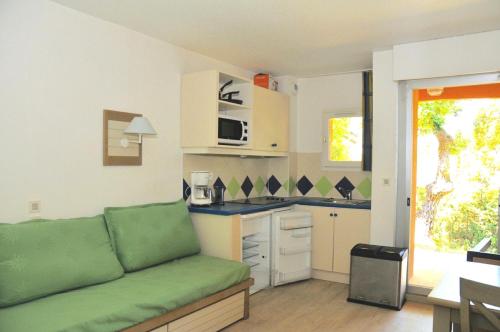 Kitchen, studio St Raphael var cote d azur near Douce Quietude