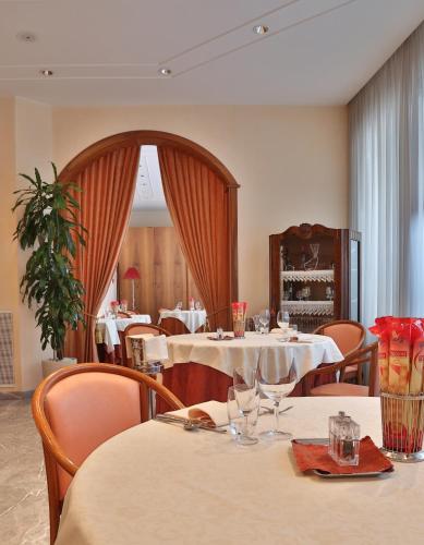 Best Western Hotel Globus City - image 12