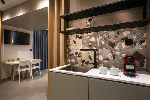 King's Blue, Urban Suites 2