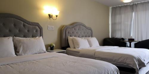 Deluxe Queen Room with Two Queen Beds