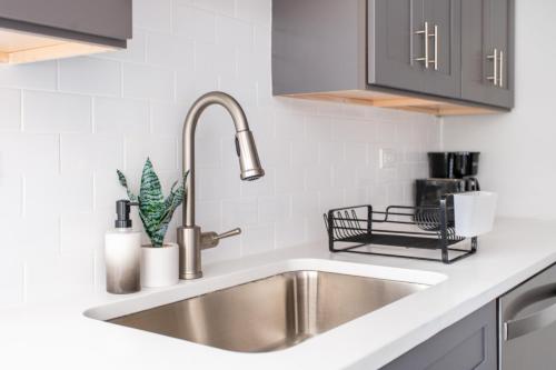 Chic Spotless 1BR, Close to Everything, Boystown