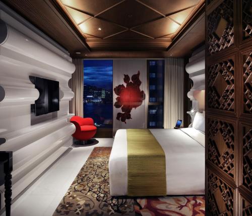 Mira Half Moon Partial Harbor View Room with King Bed