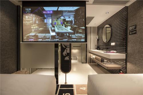 room detail thumbnail 1