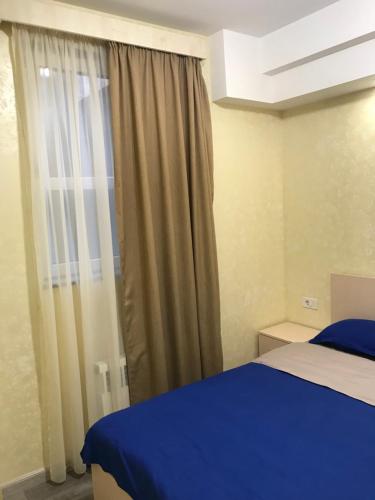 Comfortable apartment in center - image 3