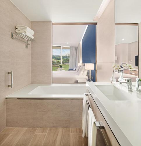 room detail thumbnail 2