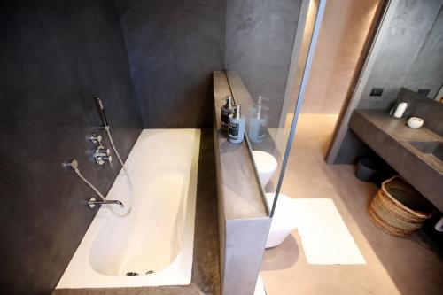 Casa Nostra Luxury Suites - image 3