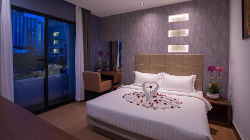 room detail thumbnail 1