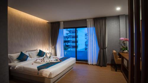 room detail thumbnail 1
