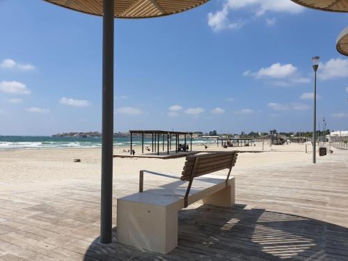 Beachfront Gallery in عكا