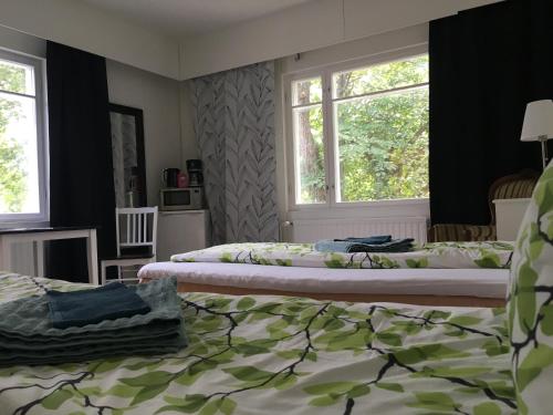 3 double beds, 1 twin bed