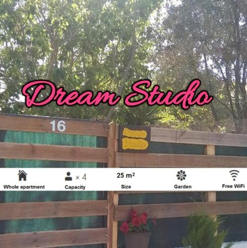  Dream Studio near Athens Airport, Unterkunft in Spáta