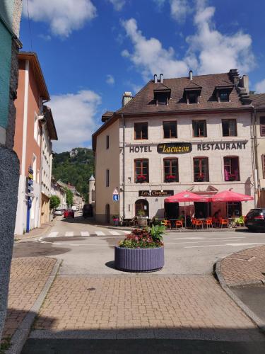 Hôtel Le Lacuzon - Hotel - Moirans-en-Montagne