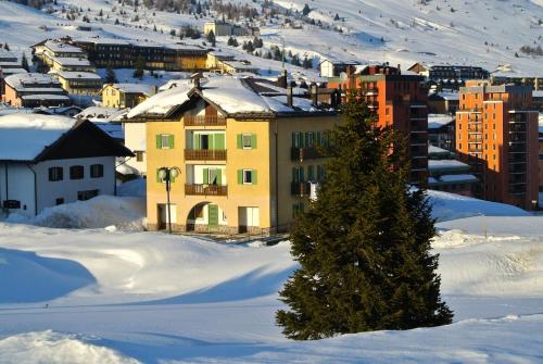  Appartamenti Botton d'Oro, Pension in Tonalepass