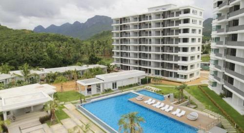 The sea condominium by Supitsa