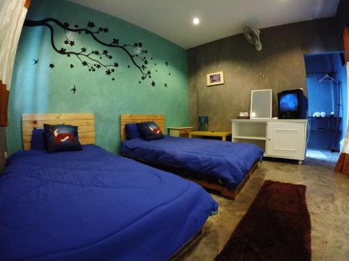 room detail thumbnail 2