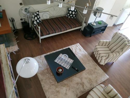  Garden- level maisonette,10 minutes from the airport in Koropi
