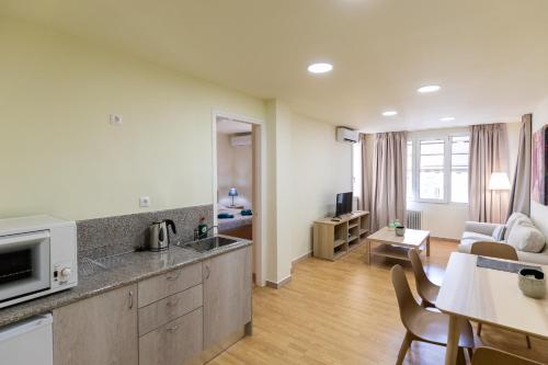 Athens Kyniska Urban Apartment - main image