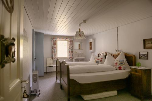 2 twin beds