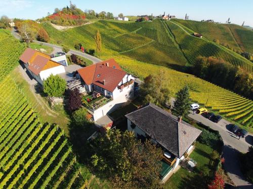  Familienweingut Oberer Germuth, Pension in Leutschach