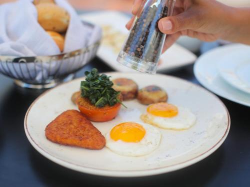 Mövenpick Hotel Beirut Mövenpick Hotel Beirut