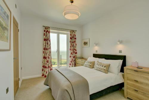 Owlscombe - image 13