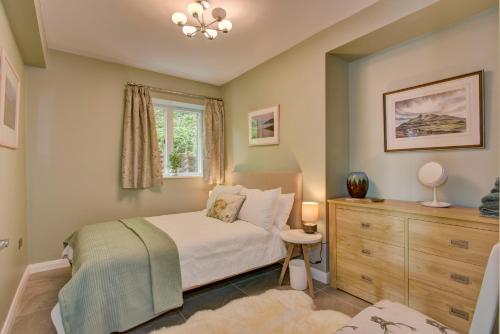 Owlscombe - image 12