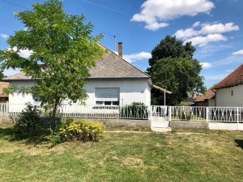  Dancz Home, Unterkunft in Dég