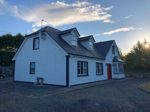 Modern Six Bedroom House Westport in Knockranny